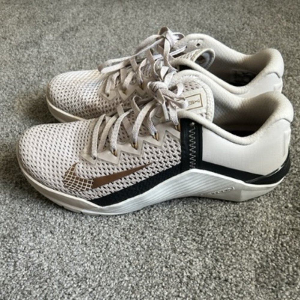 Nike Metcon 6 - Women's size 10 (Style: AT3160-170)